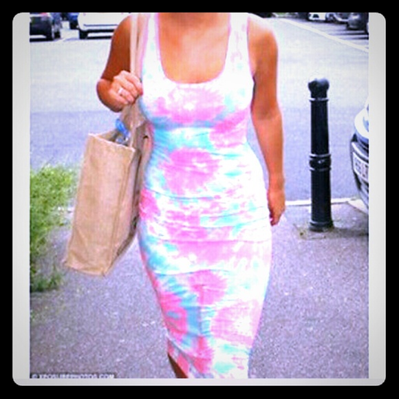 Dresses & Skirts - Beautiful blue and pink tie dye-ish tank maxi Nwot
