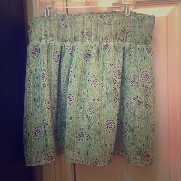 Green skirt with brown, white and purple designs - Picture 1 of 2