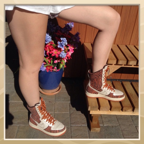 Nike Shoes - 🎉HP 🎉 RARE NIKE AIR TENNIS HALF BOOT!