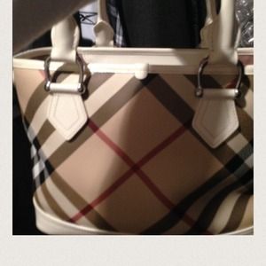 💖SOLD💖Authentic Burberry Nova Check.🎀