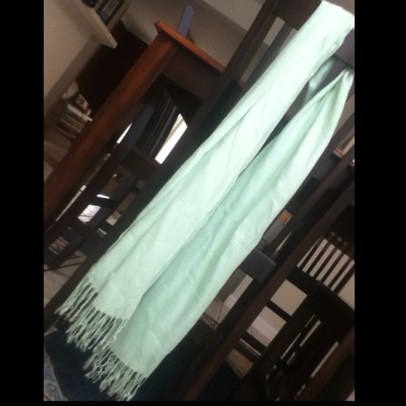 Baby lime green scarf - Picture 2 of 2