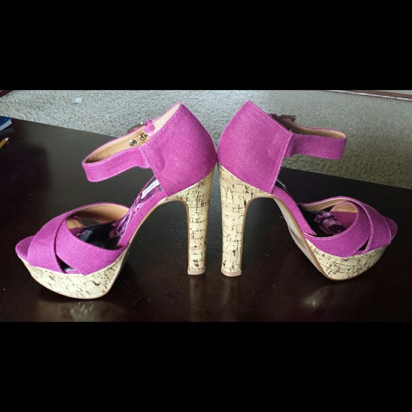 **sold** Super cute Qupid heels! New with box - Picture 4 of 4
