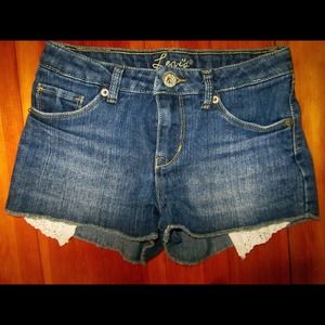 Levi's shorts with lace pockets