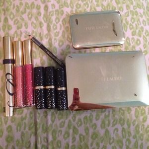 Sold!!!! Estée Lauder makeup set brand new