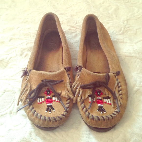 Minnetonka fringe moccasins with beaded bird