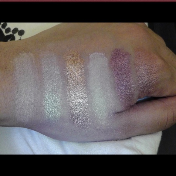 Dazzle Eyeshadow - Picture 3 of 4