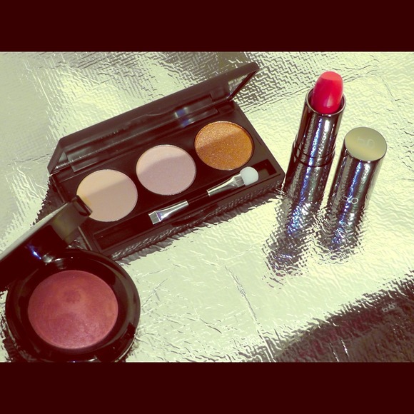 Glow Eyeshadows