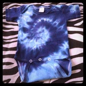 ⬇️REDUCED ⬇️✌🏻️tie dye onesie