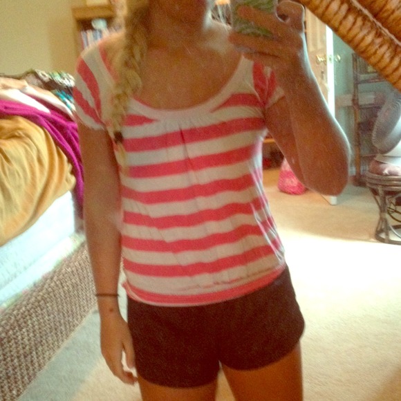 Pink whit stripped top