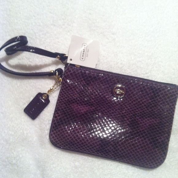 Coach Retail Small Wristlet Plum/Dark Purple | Mercari NEW PURPLE COACH WRISTLET