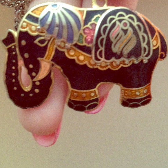 Super cute elephant necklace