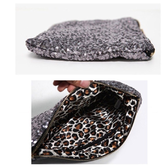 Gorgeous Silver Sequin Clutch 💋 - Picture 2 of 3