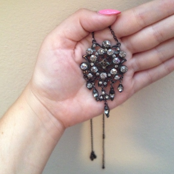 statement necklace - Picture 2 of 3