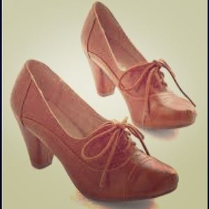 ModCloth Oxford Heels