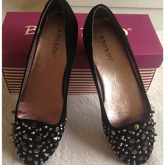 REDUCED‼️Studded Black Flats Size 6.5