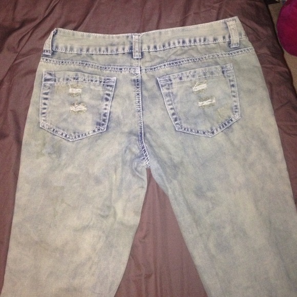 Distressed jeans! 😍 - Picture 2 of 3