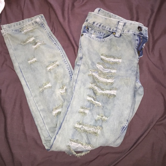 Distressed jeans! 😍 - Picture 3 of 3