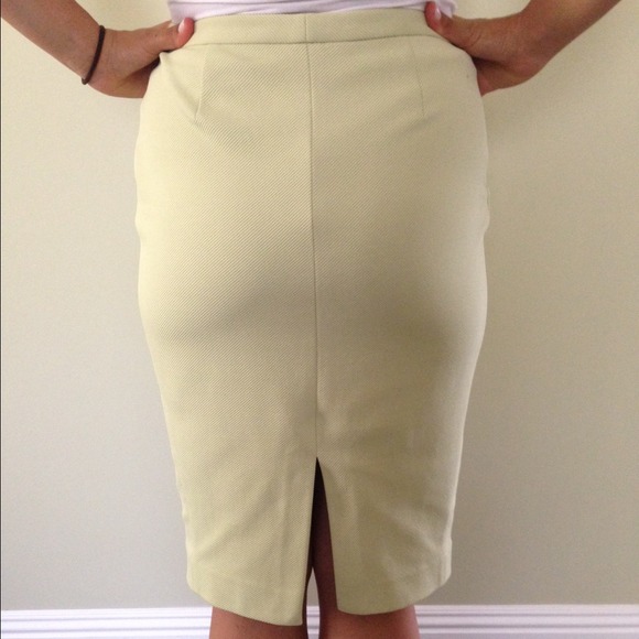 Sold in bundle. DVF Skirt in Mint - Picture 2 of 2