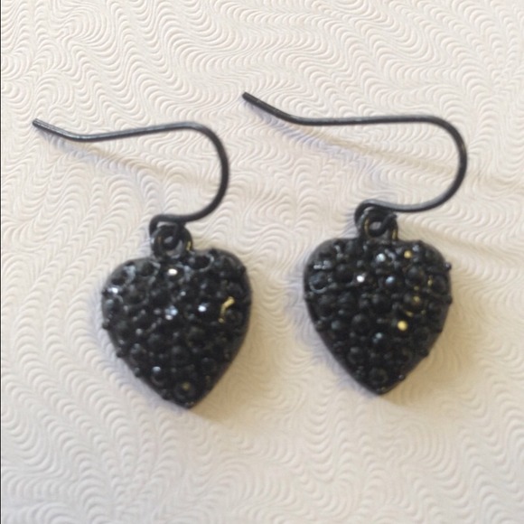 Black gemstone heart shaped earrings