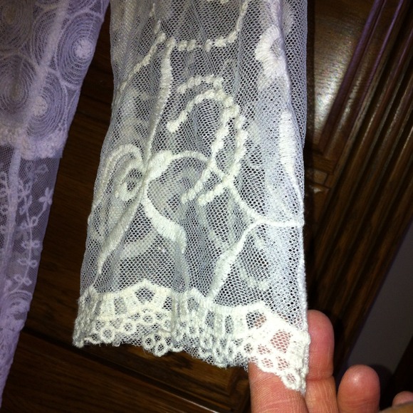 BEAUTIFUL BOHO CROCHET TOP! - Picture 3 of 4