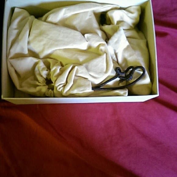 Louis vuitton heels - Picture 2 of 4