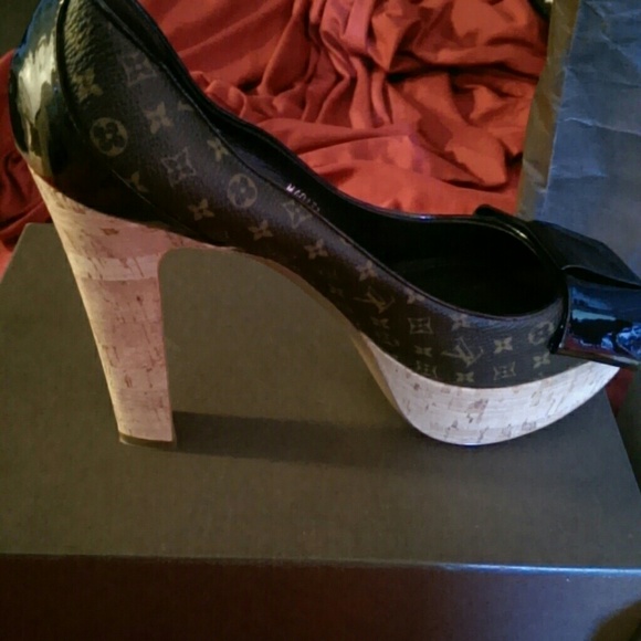 Louis vuitton heels - Picture 3 of 4
