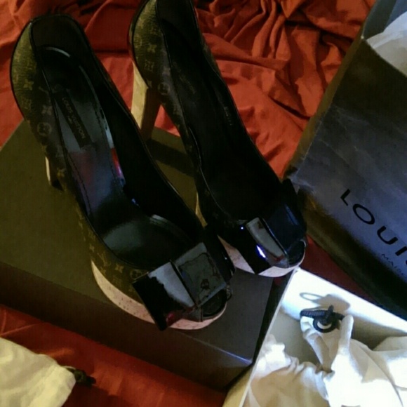Louis vuitton heels - Picture 4 of 4