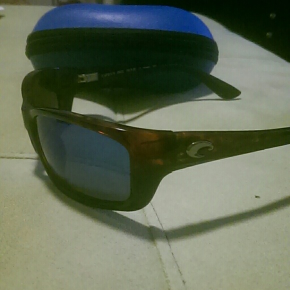 Costa Del Mar sunglasses - Picture 2 of 3