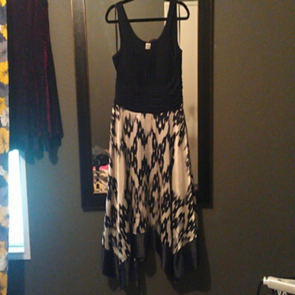 Dress - Picture 1 of 3