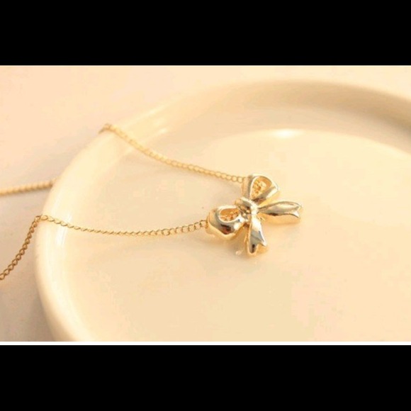 Petite gold bow necklace