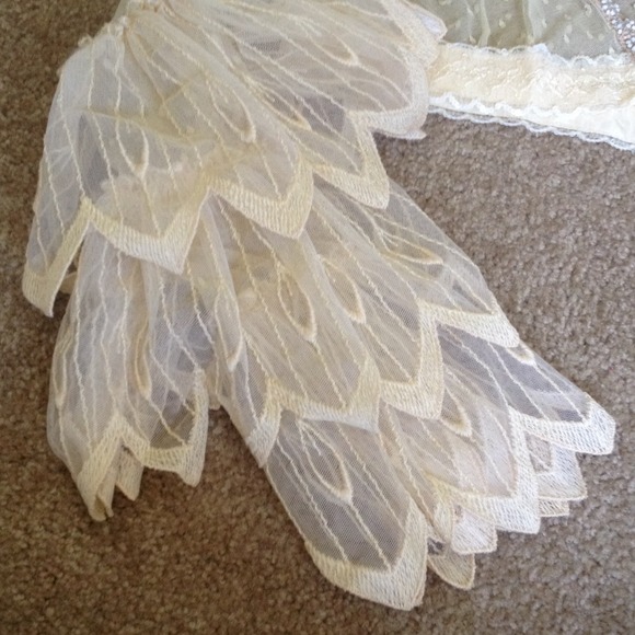 SOLD!!!!Vintage lace crop top - Picture 3 of 3