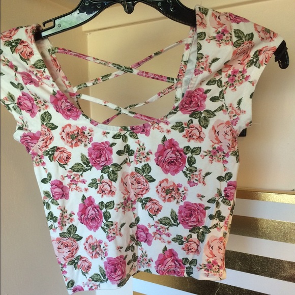 Forever 21 Tops - FINAL REDUCTION 🌺 Floral crop top
