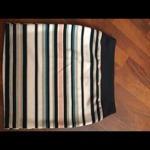 Semi high rise stripe skirt