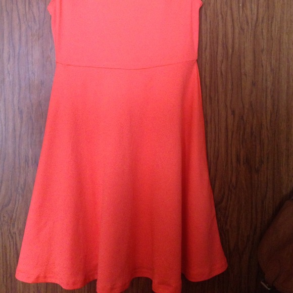 Open back summer / spring dress - Picture 2 of 3