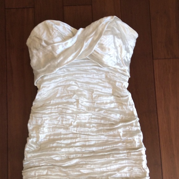 Wedding dress - Picture 2 of 3