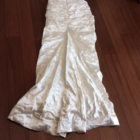 Wedding dress - Picture 3 of 3