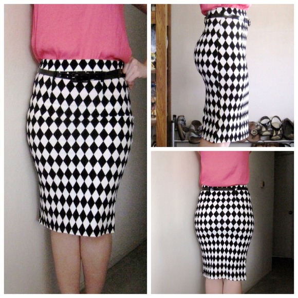 Dresses & Skirts - Black & White Midi Skirt