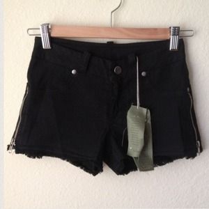 ⭐️ So Low side zipper shorts