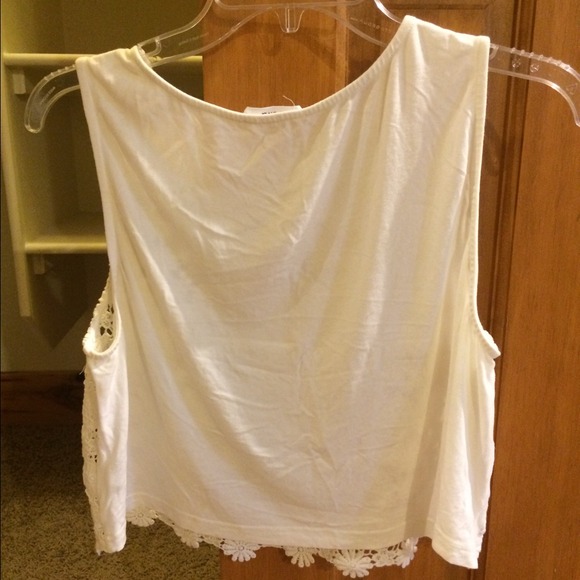 SOLD 🚫 white top - Picture 3 of 3