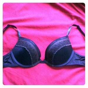 **traded** Black Calvin klein 32A bra
