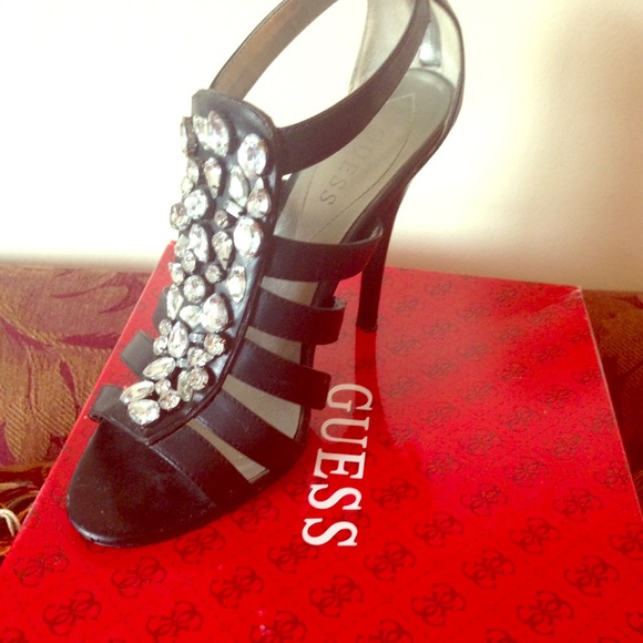 Guess jewled pumps size 9