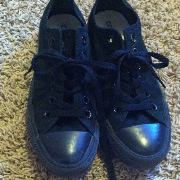 Black converse