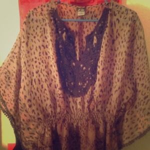 Beautiful Flowy Brown Leopard Print Top!