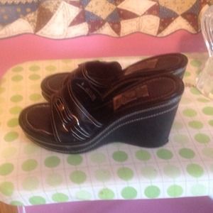 Black wedged sandals