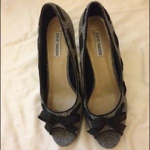 Black and white heels with bow