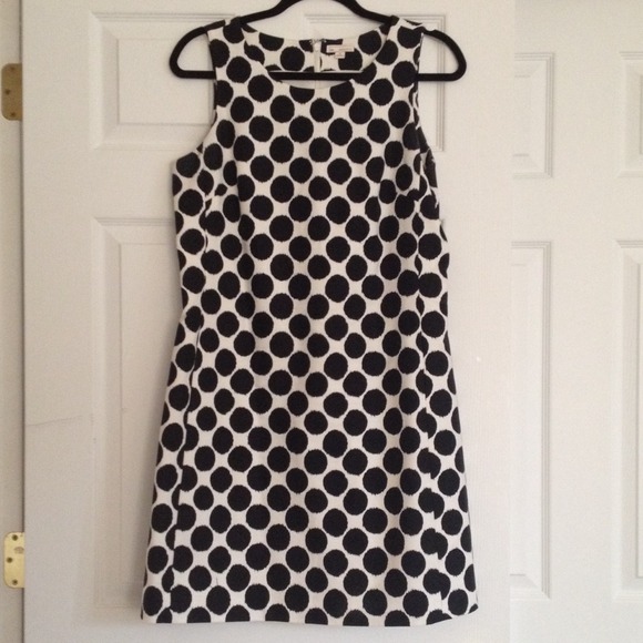 Gap black and white polka dotted dress