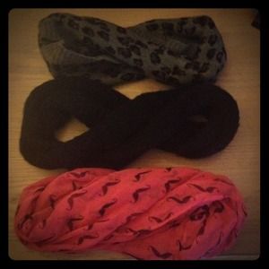 BUNDLE infinity scarfs!