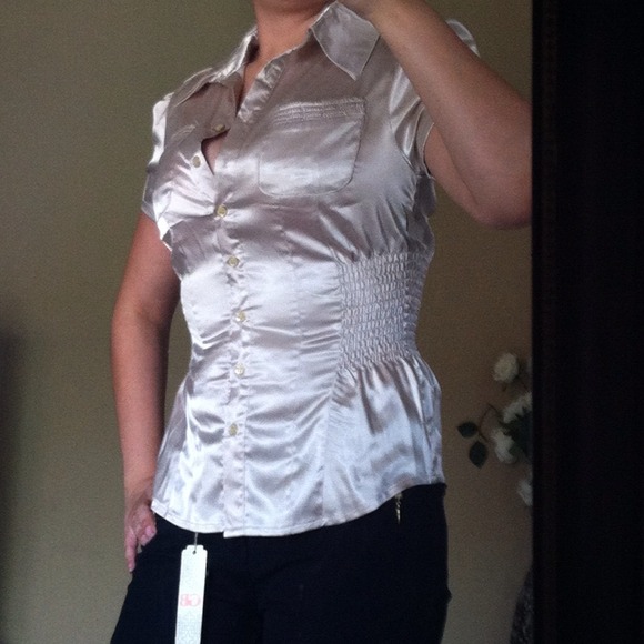 Beautiful satin blouse - Picture 2 of 3