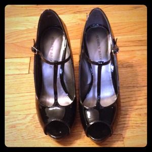 NWOT Black maryjane pumps