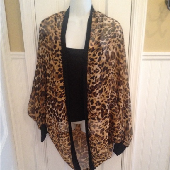 Tops - ‼️SALE‼️ NWT leopard cardigan